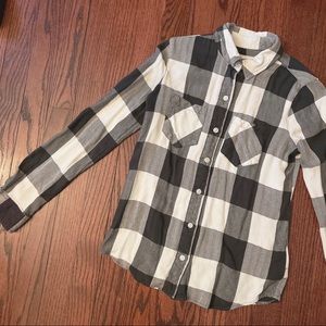 Black and White Plaid Long Sleeve Flannel